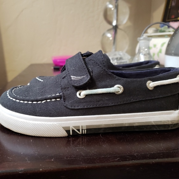 Shoes - Picture 3 of 4